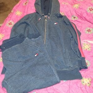 Tommy Hilfiger Denim Knitwear Set with Red Accent Stripes.